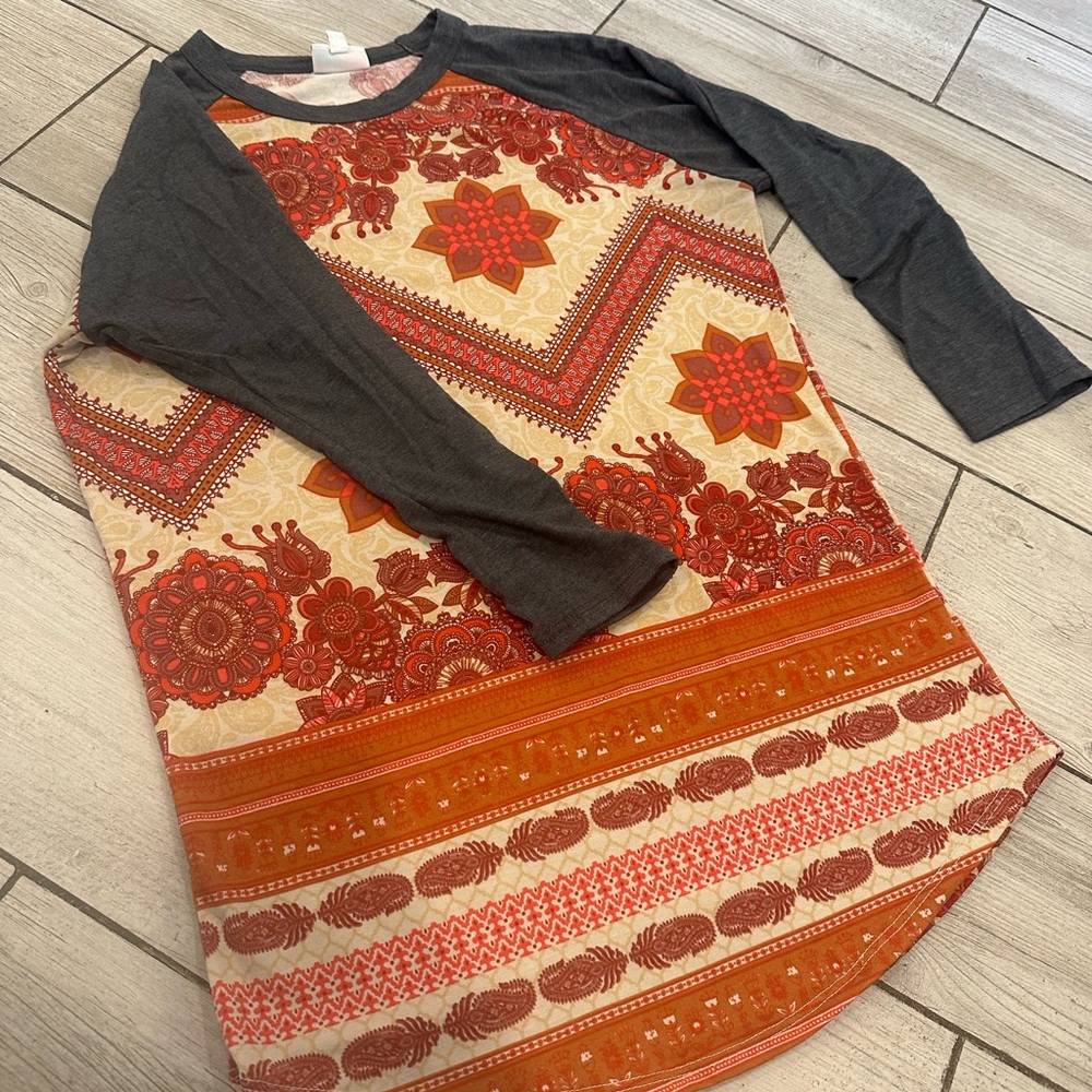 Boho Lularoe Randy xs Floral Raglan Tunic - red, cream & Charcoal